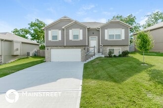 Building Photo - 801 Emerson Dr