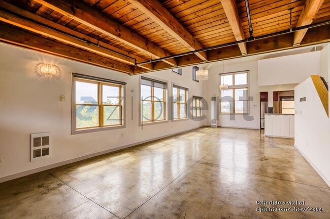 Building Photo - Unit 214