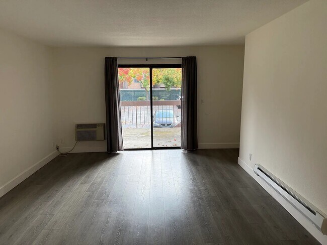 Foto del edificio - 2250 Monroe St