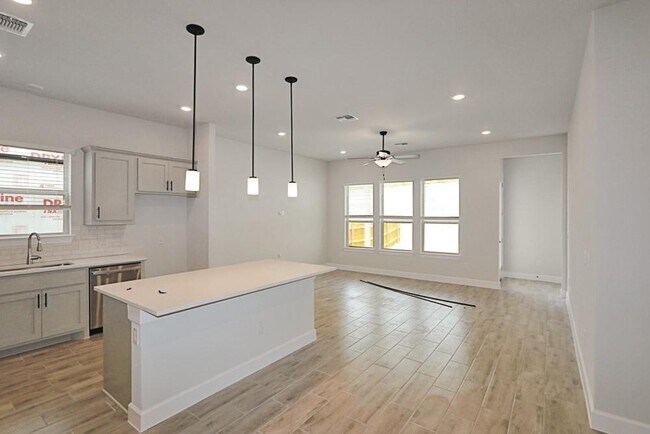 Foto del edificio - 12805 Stanford Dr