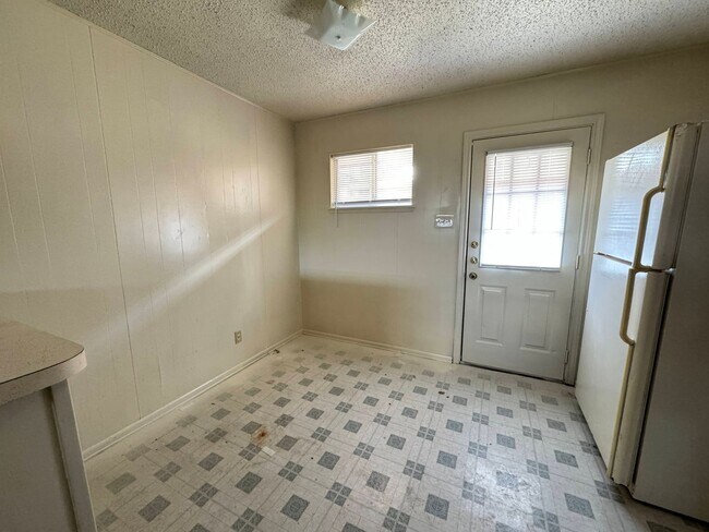 Foto del edificio - 808 Safady Ave