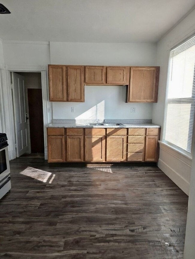 Foto del edificio - 1801 N Wisconsin St