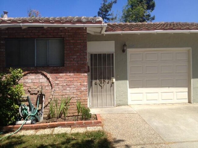 Building Photo - Great Updated Sunnyvale Home Near Tech Com...
