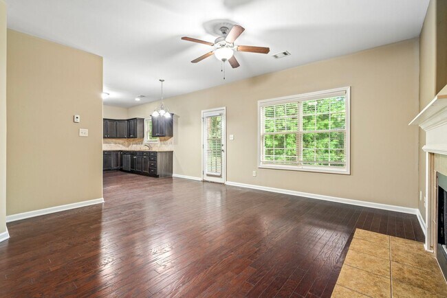 Foto del edificio - 2705 Bechet Ln