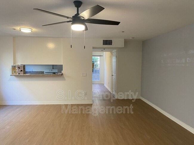 Building Photo - 522 E Maple St
