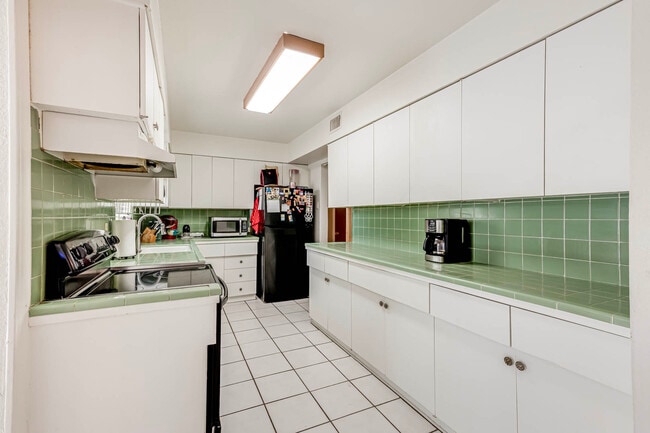 Building Photo - 359 Langton Dr