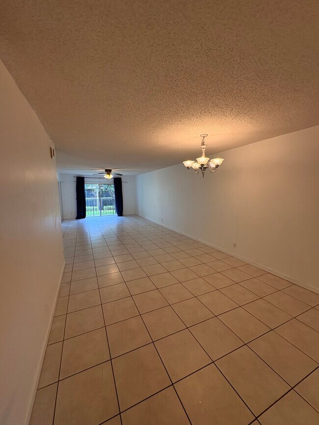 Foto del edificio - 2925 SW 22nd Ave