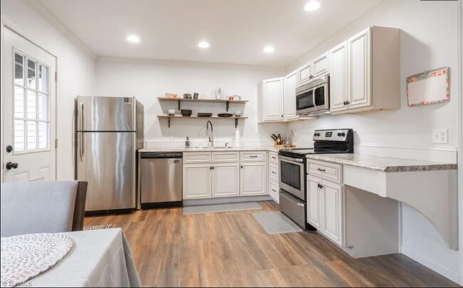 Foto del edificio - 114 Ravenwood Ct