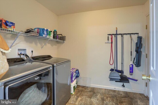 Building Photo - 158 McIntosh Ln