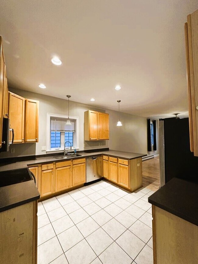 Foto del edificio - Beautiful Townhouse in NEW NORTH END Burlington 3BD/4BA