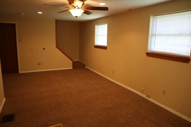 Building Photo - 369 Pike Run Dr
