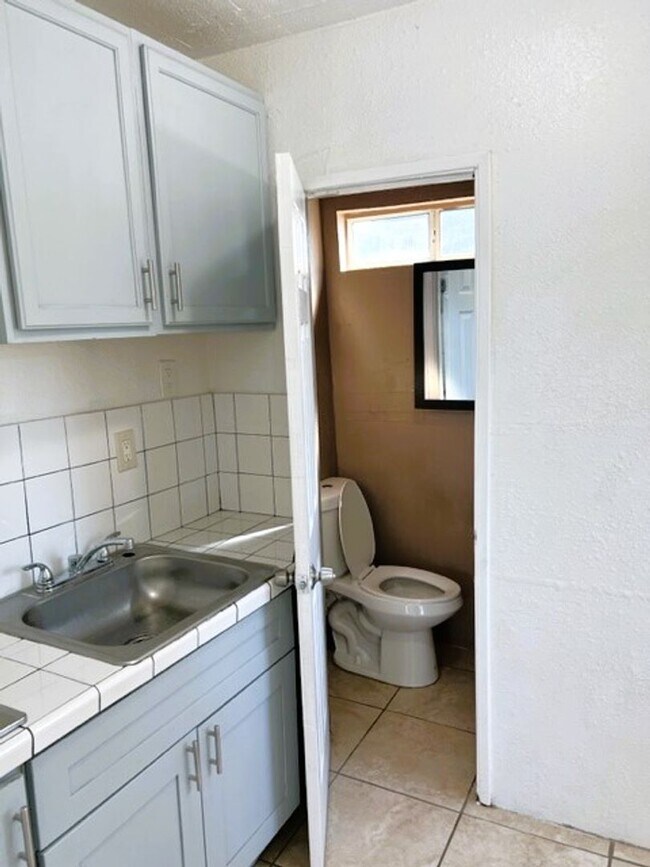 Building Photo - Charming Studio with Parking and Shed Incl...