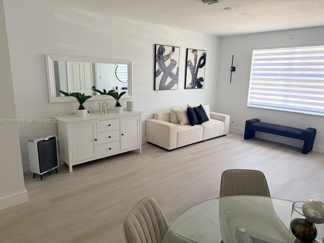 Foto del edificio - 1022 NE 42nd Terrace