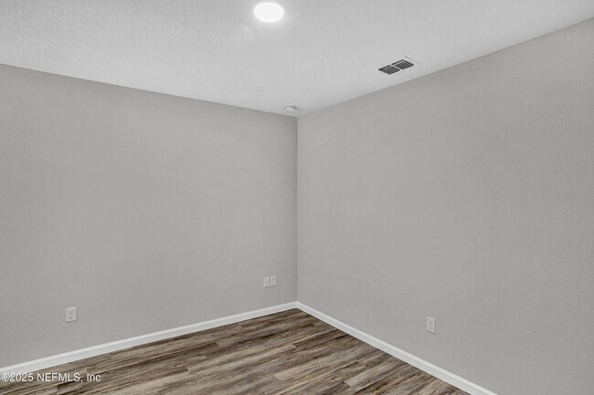 Foto del edificio - 2530 N Davis St