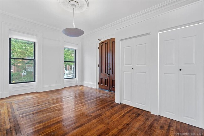 Building Photo - 48 Trumbull St