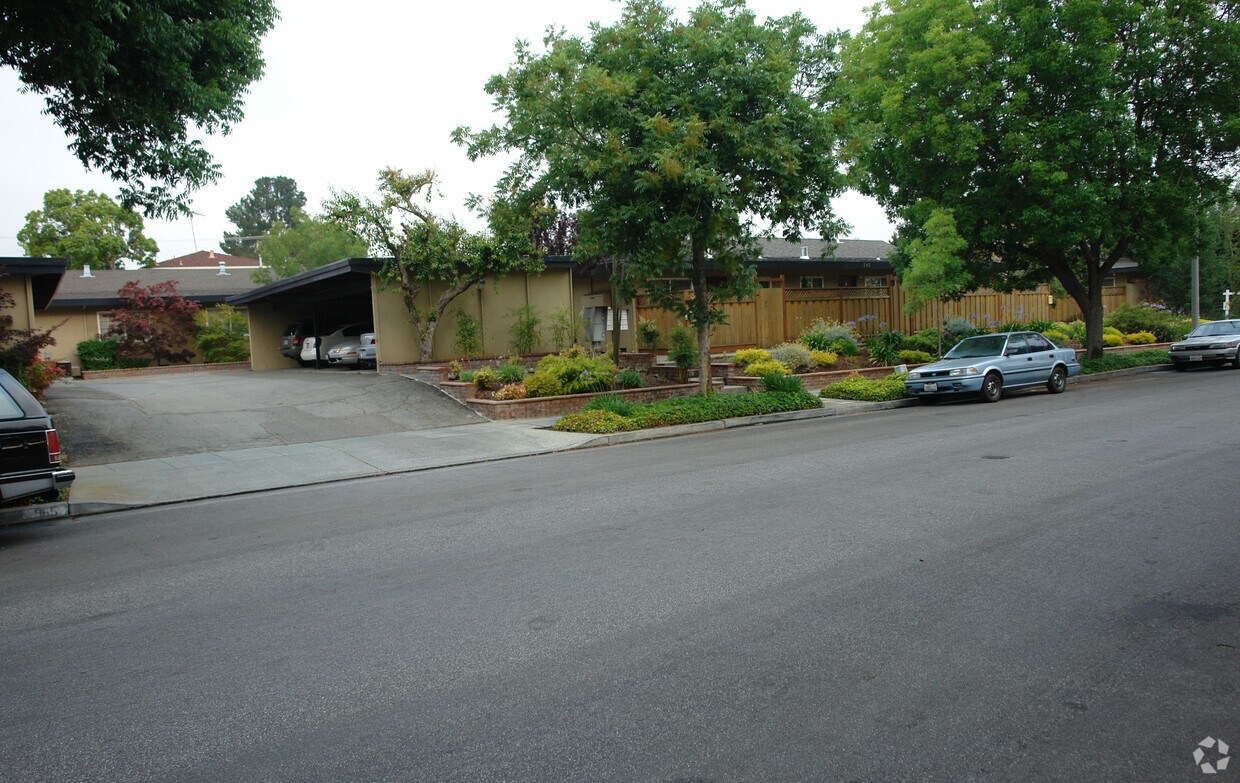 Building Photo - 967 Mangrove Ave