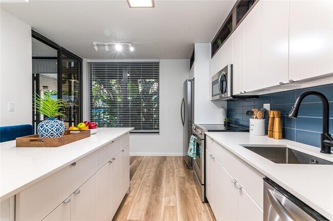 Building Photo - 7568 Regency Lake Dr
