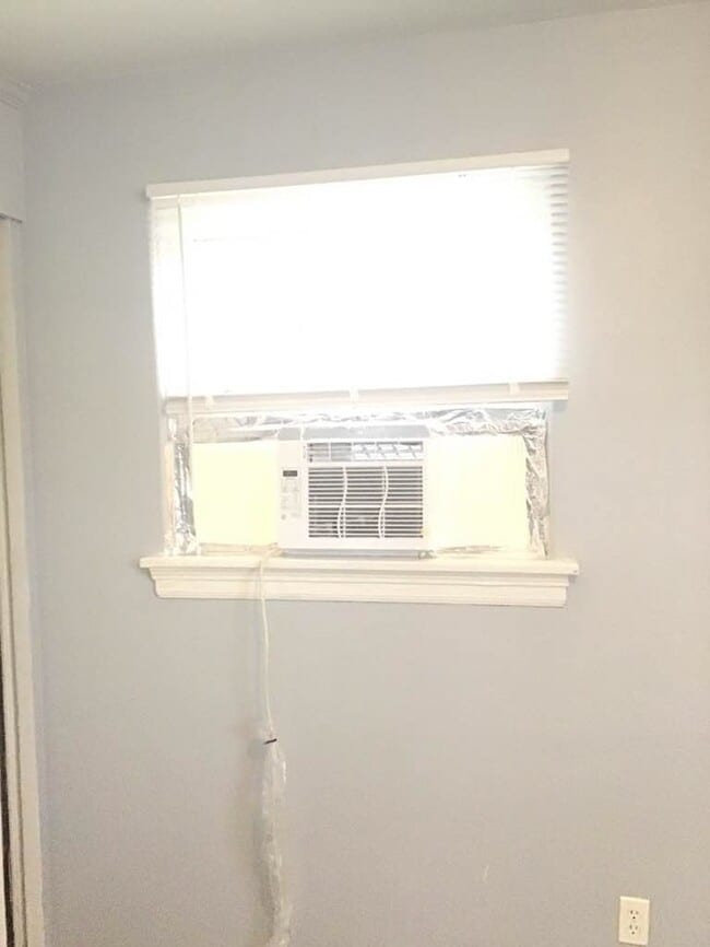 Building Photo - 10000 Knollcrest Ct