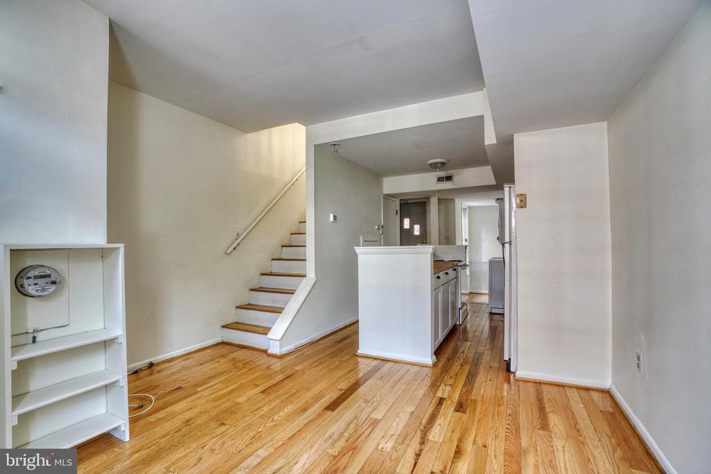 Primary Photo - 3 E Hamburg St