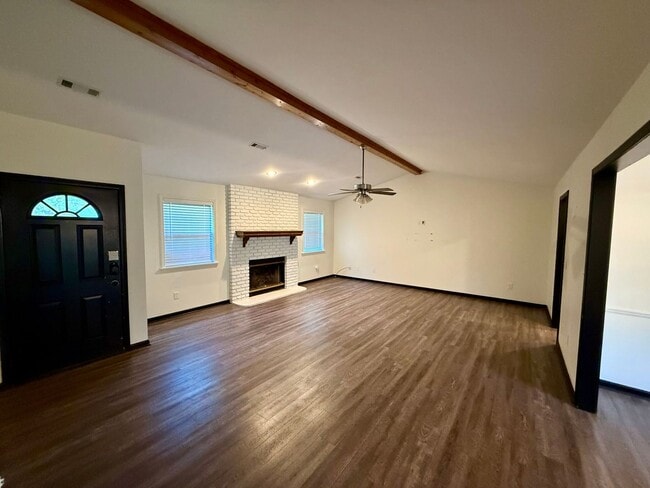 Foto del edificio - 606 Shadow Ridge Dr
