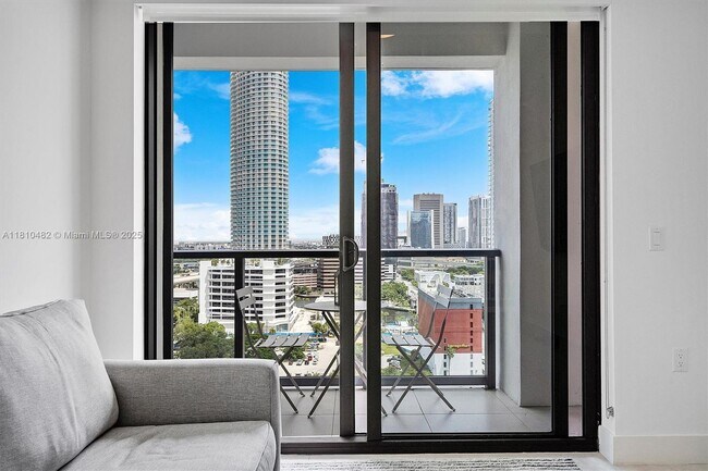 Foto del edificio - 239 SW 9th St