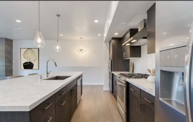 Building Photo - Stunning 3bed 2.5 Bath Terraza home