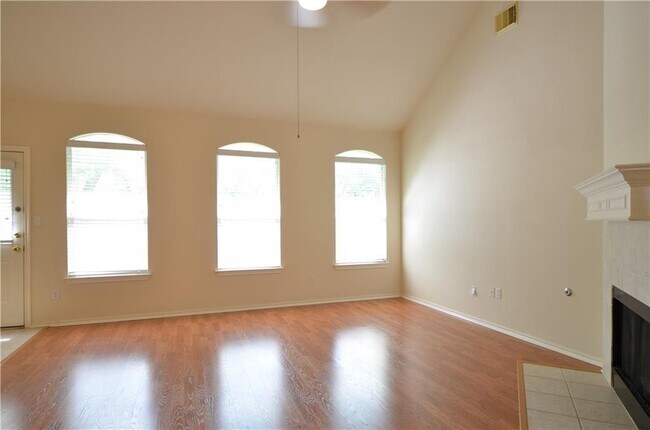 Foto del edificio - 9005 Mountain Mist Ln