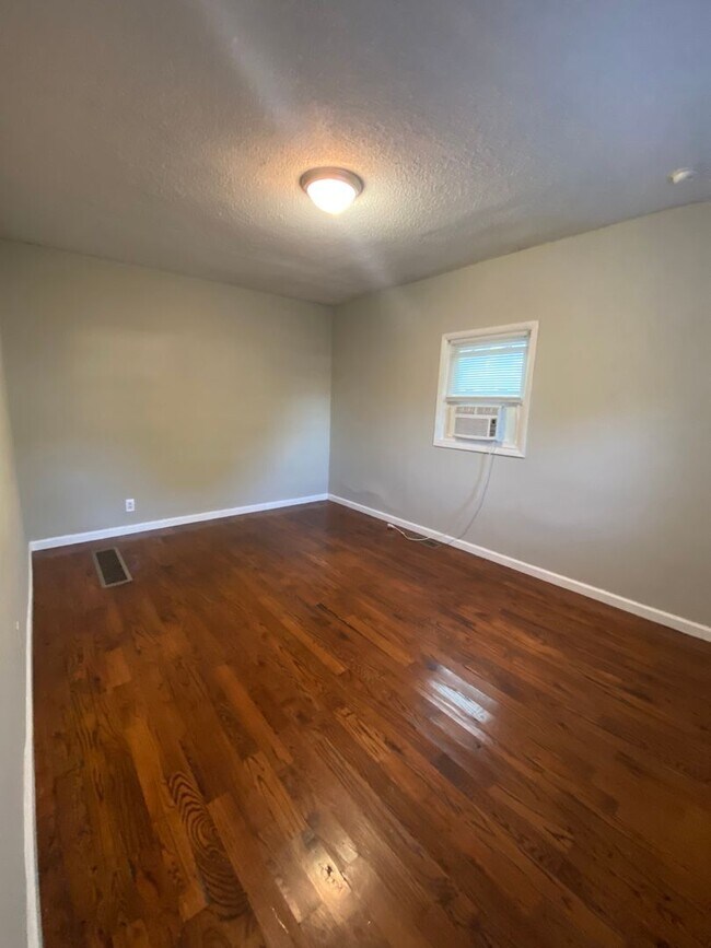 Foto del edificio - 1694 S Washington Ave