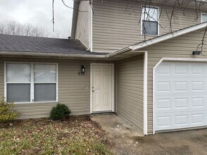 Building Photo - 630-632-632 Country Squire Ct