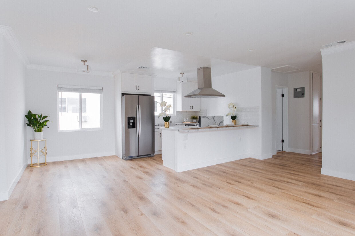 Primary Photo - 1211 Detroit N St