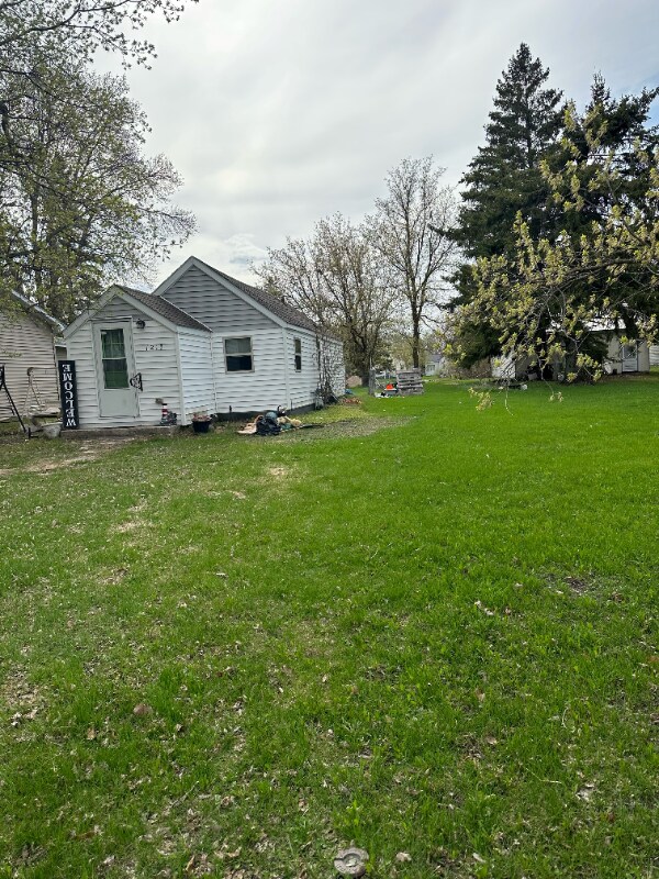 1213 Duluth Ave N, Thief River Falls, MN 56701 House Rental in Thief