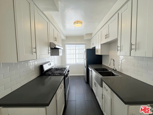 Foto del edificio - 1026 N Genesee Ave