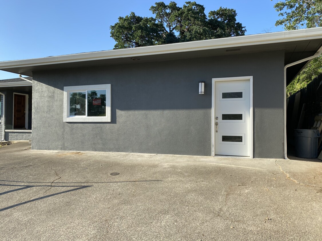 Modern look in the heart of downtown Lakeport - 225 2nd St