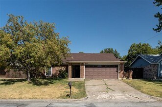 Building Photo - 4915 S Prairieview