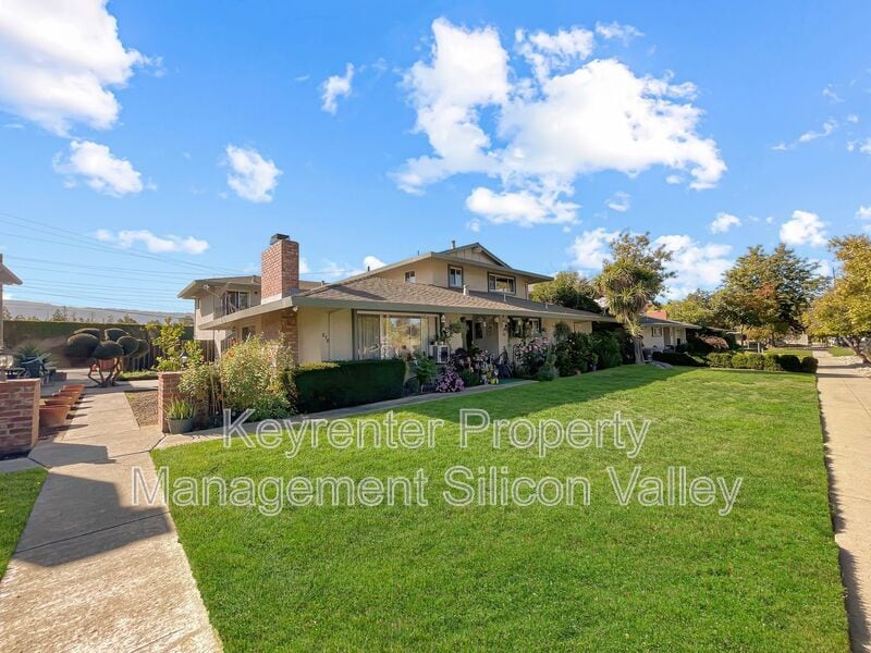 Photo - 878 Castlewood Drive