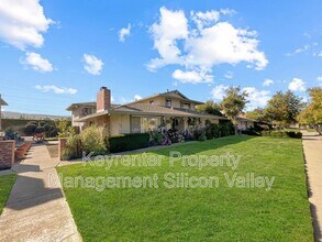 Building Photo - 878 Castlewood Dr