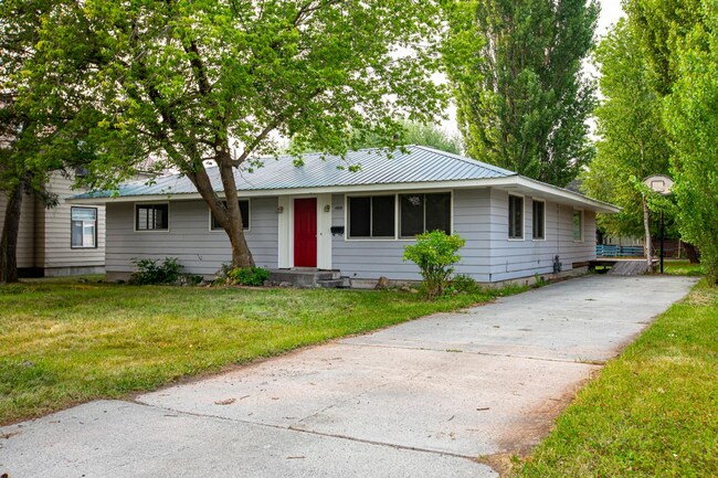 Building Photo - 3 Bedroom 1 Bath Home in Quiet Neighborhood