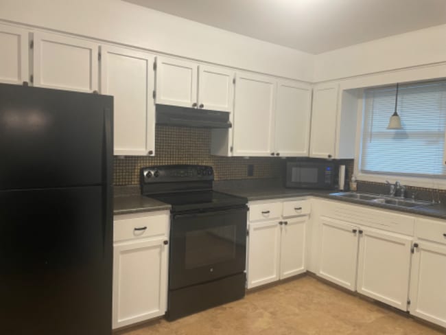 Building Photo - 1555 Margaret Ave SE