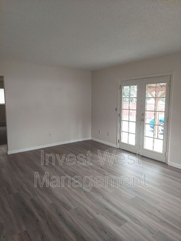 Foto del edificio - 1806 E 4th Plain Blvd