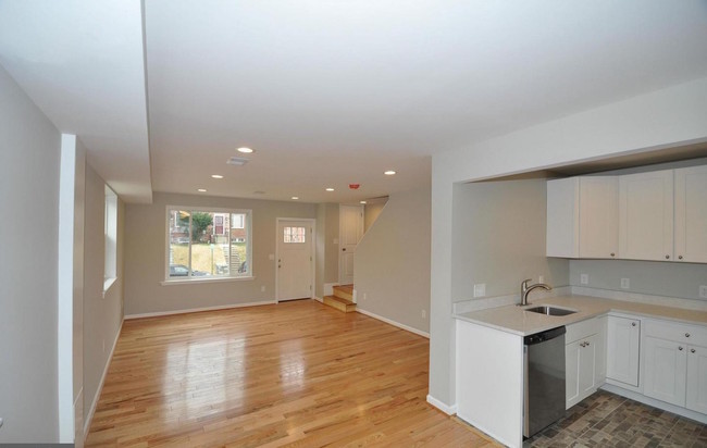Foto del edificio - 3944 Clay Pl NE