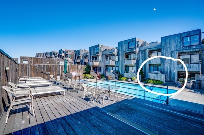 Private access to pool from patio - 125 Surf Way