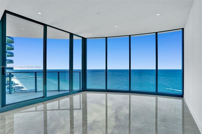 Foto del edificio - 15701 Collins Ave