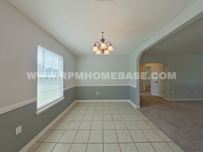 Foto del edificio - 4 Bed Navarre Home on Half+ Acre, Fenced Yard & Detached Garage Near Hurlburt