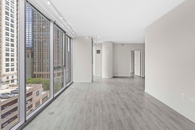 Building Photo - 6 E Huron St