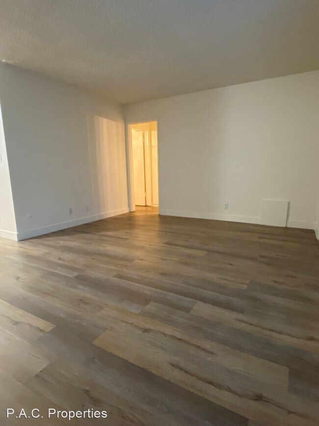 Building Photo - 1 br, 1 bath Apartment - 4201-05 Arch Driv...
