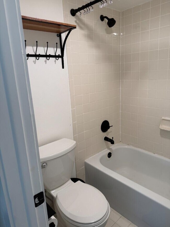 Foto del edificio - 9360 Lime Bay Blvd