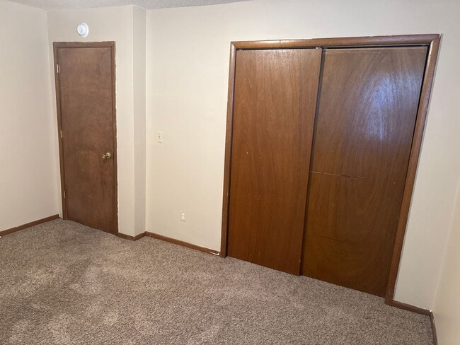 Building Photo - 2 Bedroom Duplex Close to MSU!  $695