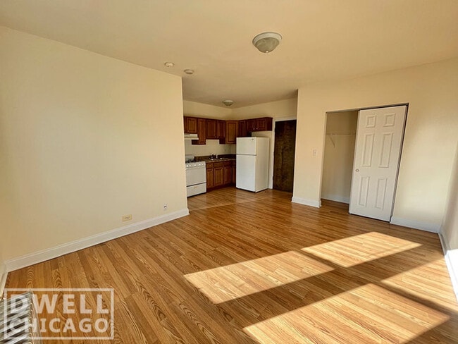 Building Photo - 2606 N Kimball Ave