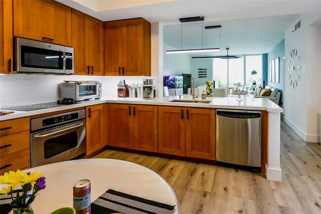 Foto del edificio - 3340 NE 190th St