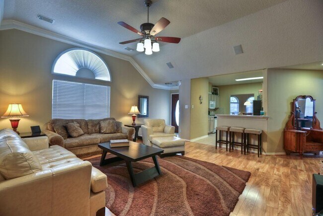 Foto del edificio - 18530 Alemarble Oak St